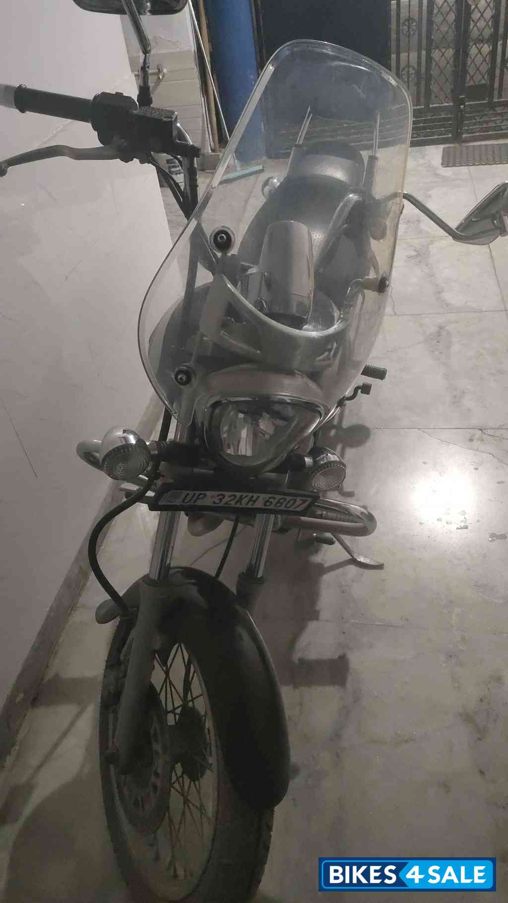 Bajaj Avenger 220 DTS-i