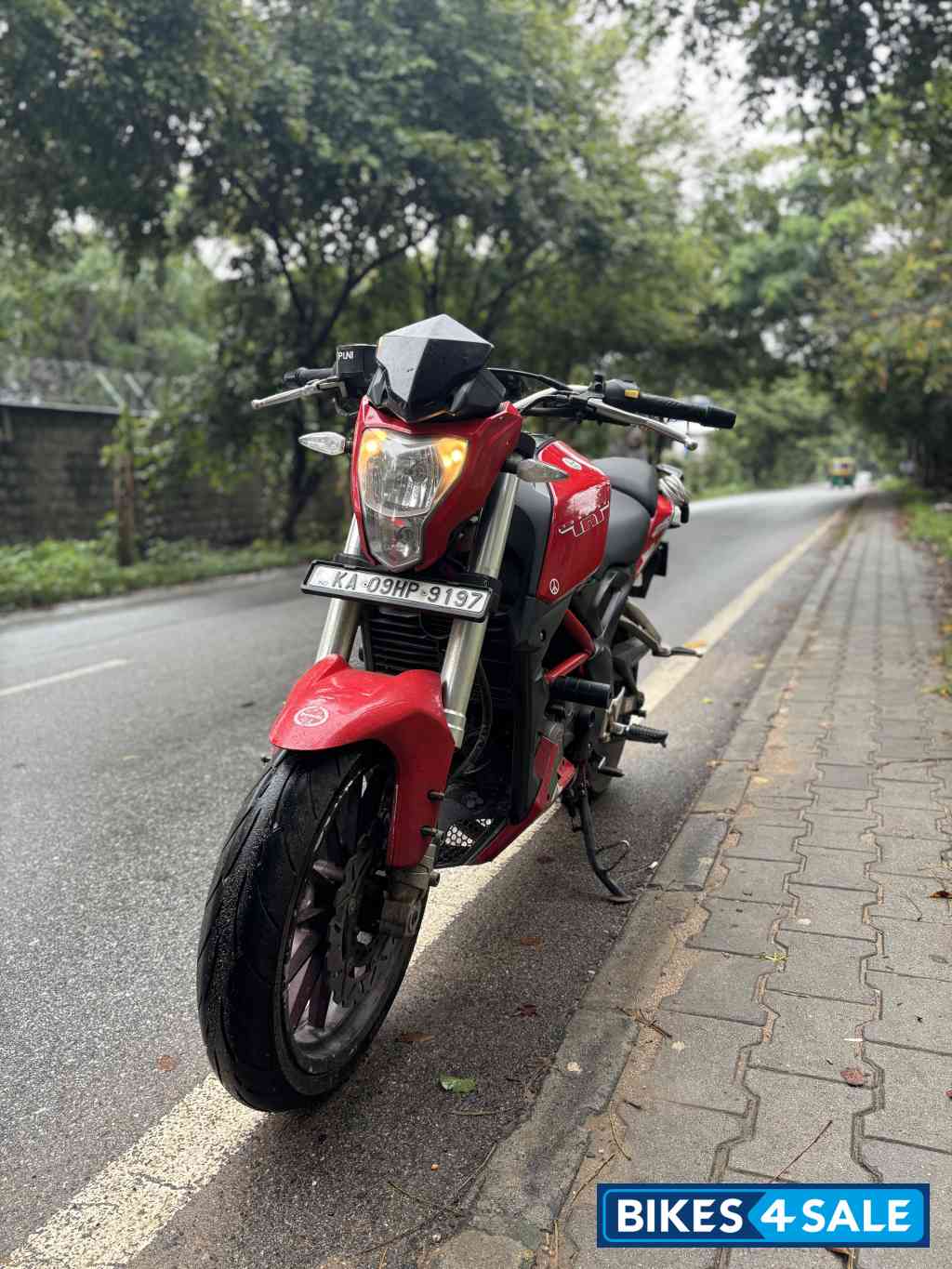 Red Benelli TNT 25 Red Benelli TNT 25