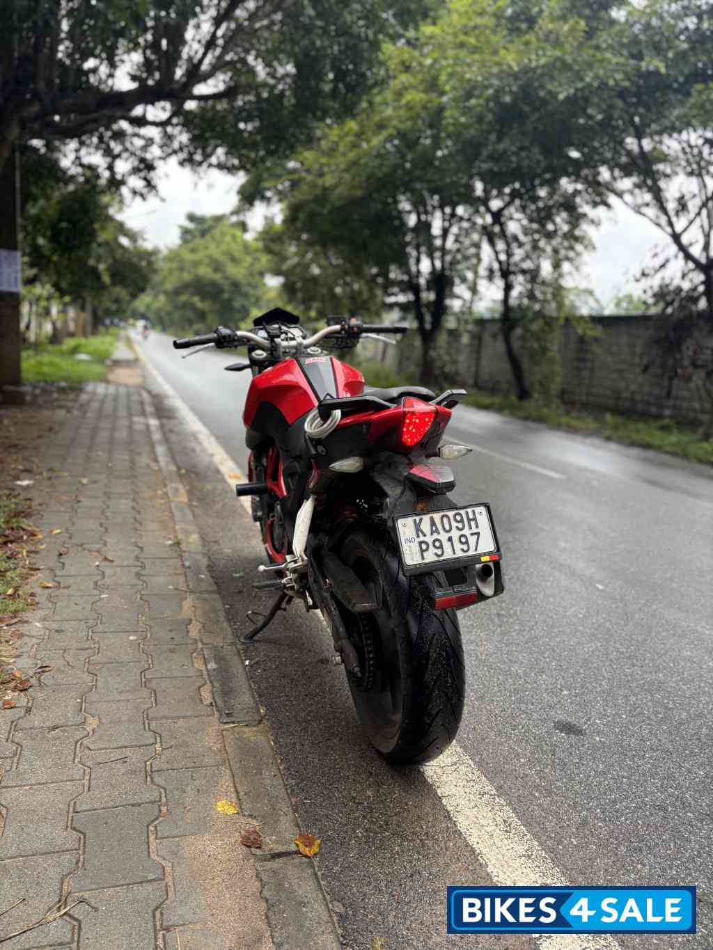 Red Benelli TNT 25 Red Benelli TNT 25