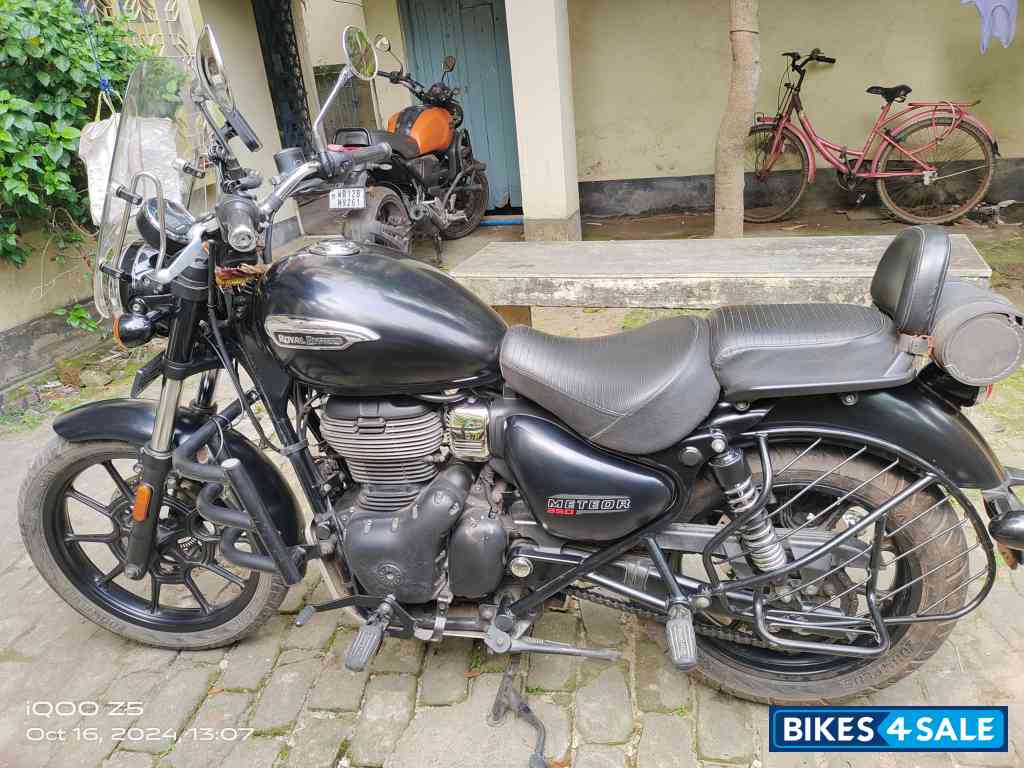 Steller Black Royal Enfield Meteor 350 Stellar