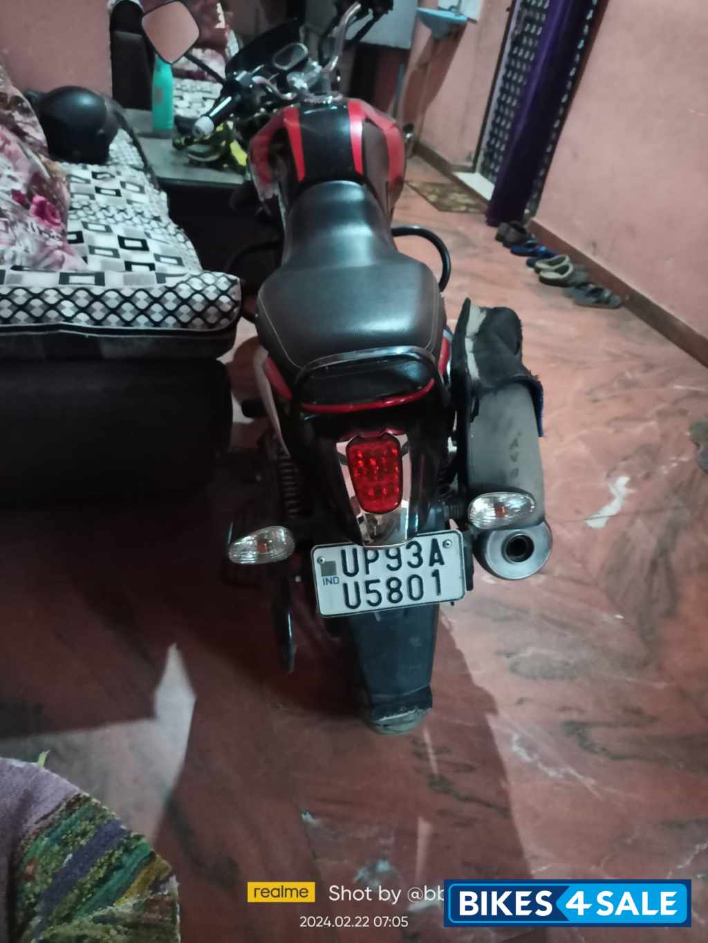 Bajaj V15