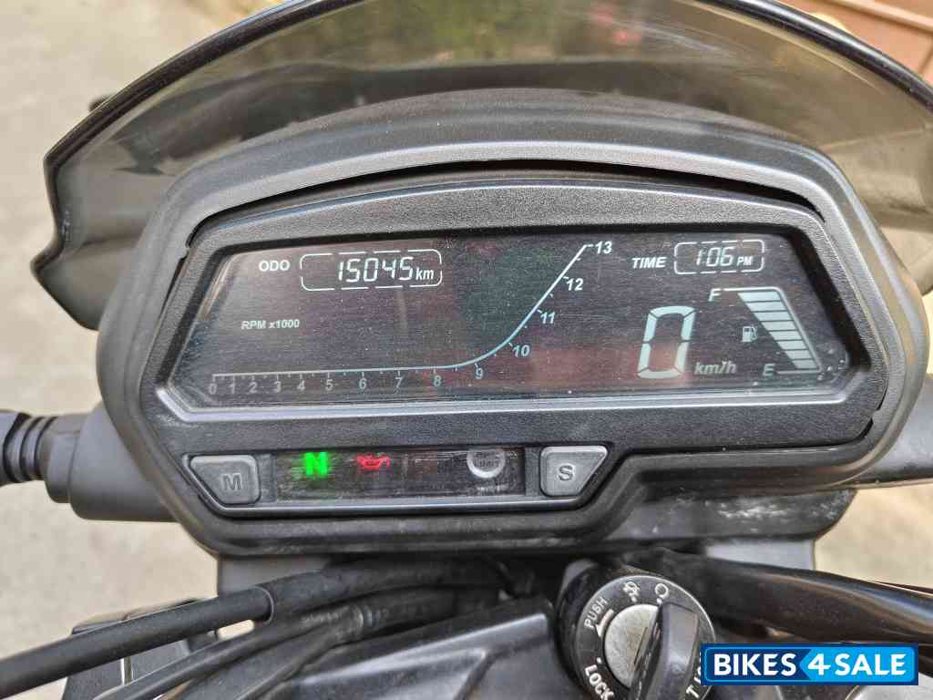 Black Bajaj Dominar 250