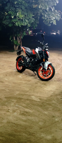 Black Orange Grey KTM Duke 200 2022