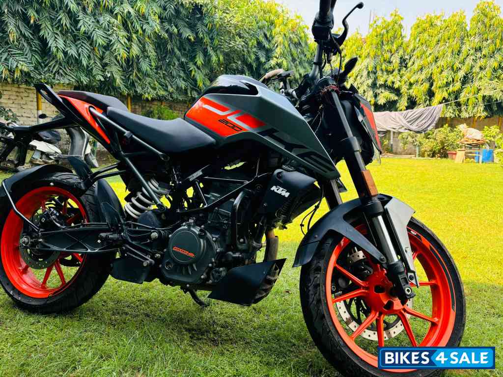 Black Orange Grey KTM Duke 200 2022
