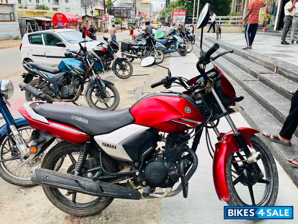 Red Yamaha Saluto 125