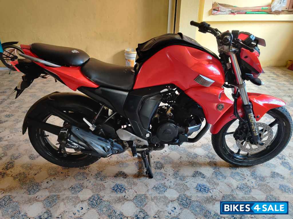 Red Yamaha FZ FI V2 Red Yamaha FZ FI V2