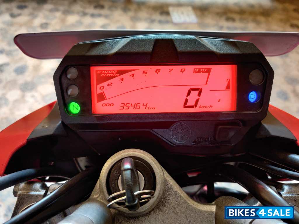 Red Yamaha FZ FI V2 Red Yamaha FZ FI V2
