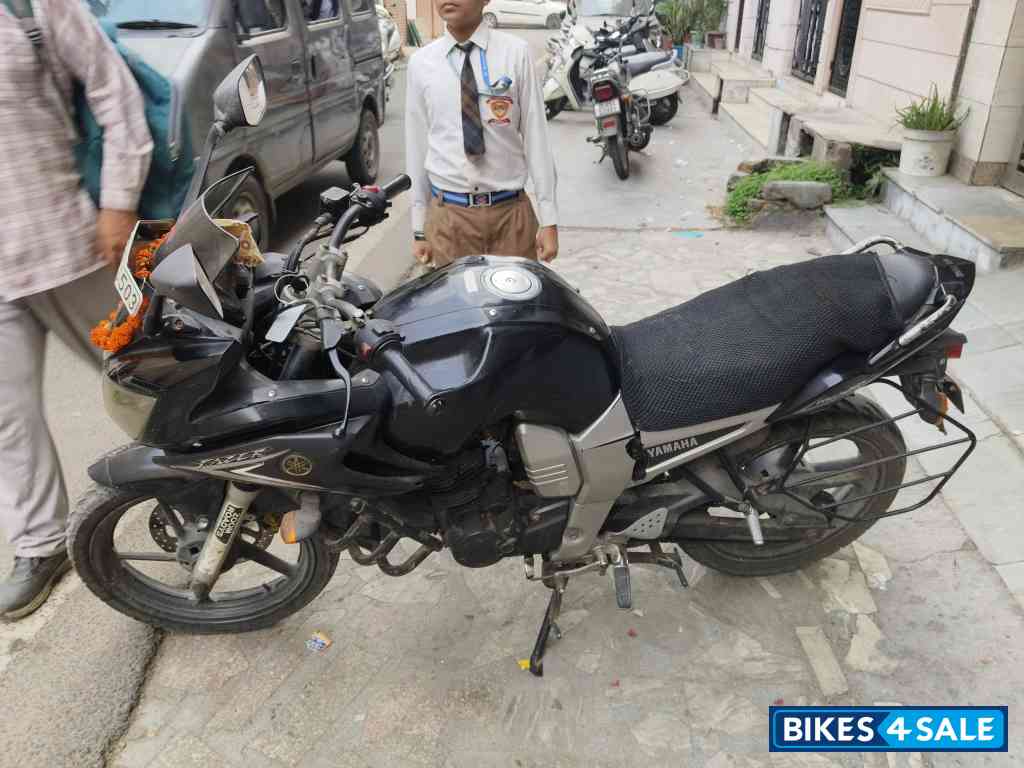 Black Yamaha Fazer