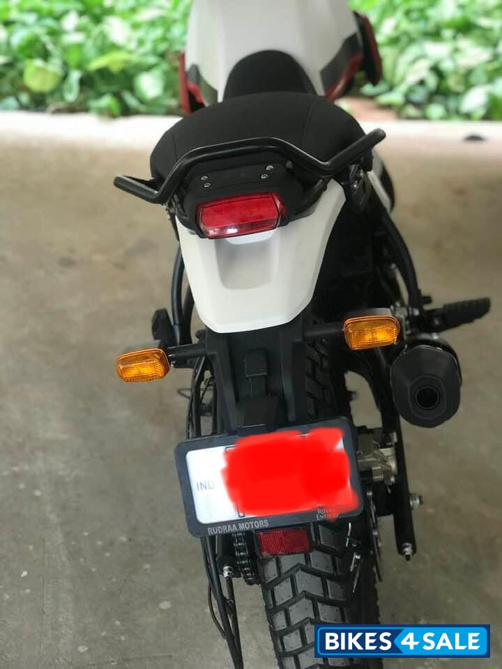 White Flame Royal Enfield Scram 411 White Flame Royal Enfield Scram 411