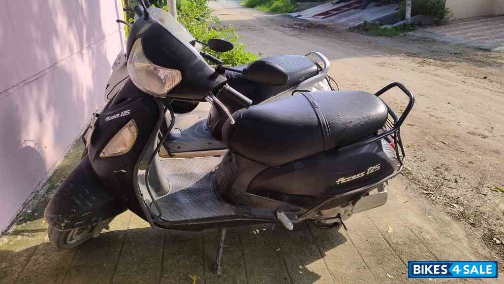 Black Suzuki Access 125