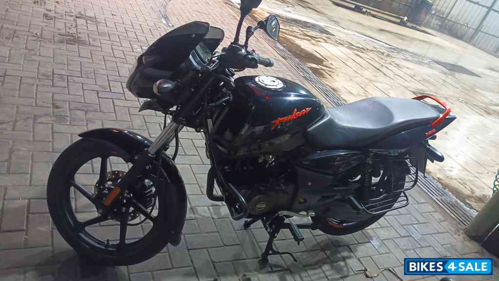 Ebony Black Bajaj Pulsar 125