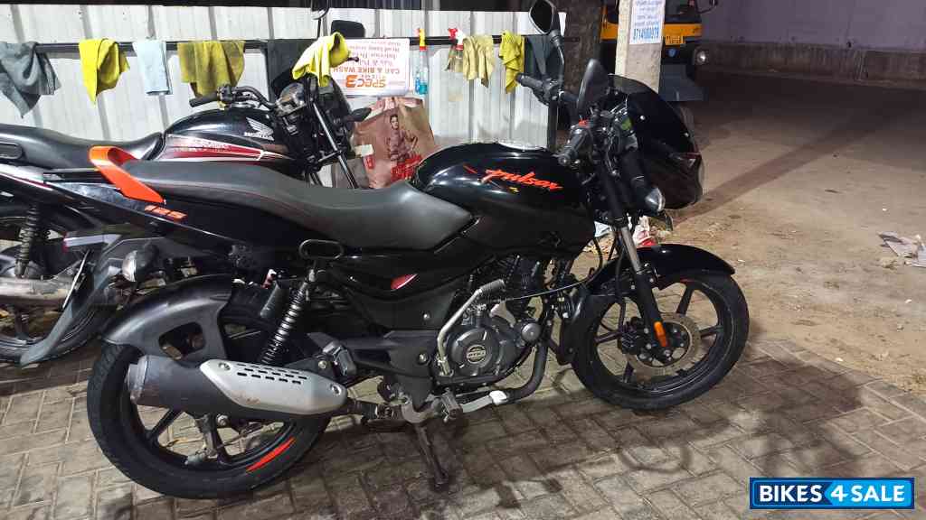 Ebony Black Bajaj Pulsar 125