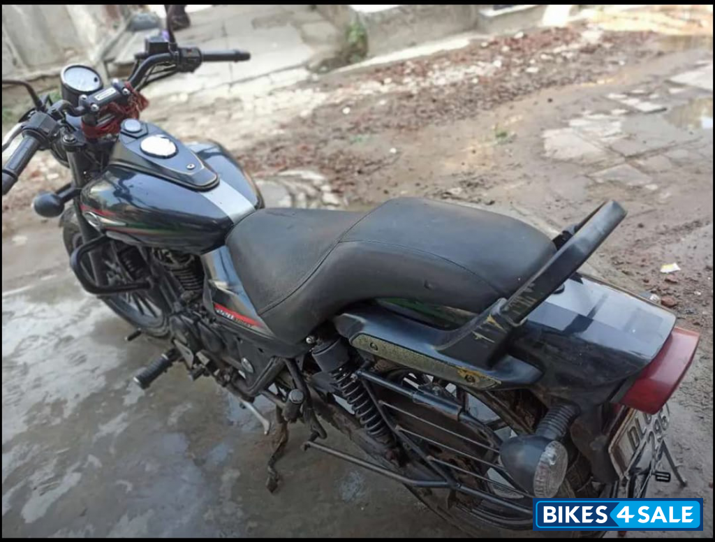 Black Bajaj Avenger Street 220