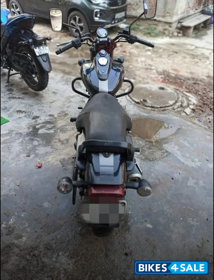 Black Bajaj Avenger Street 220