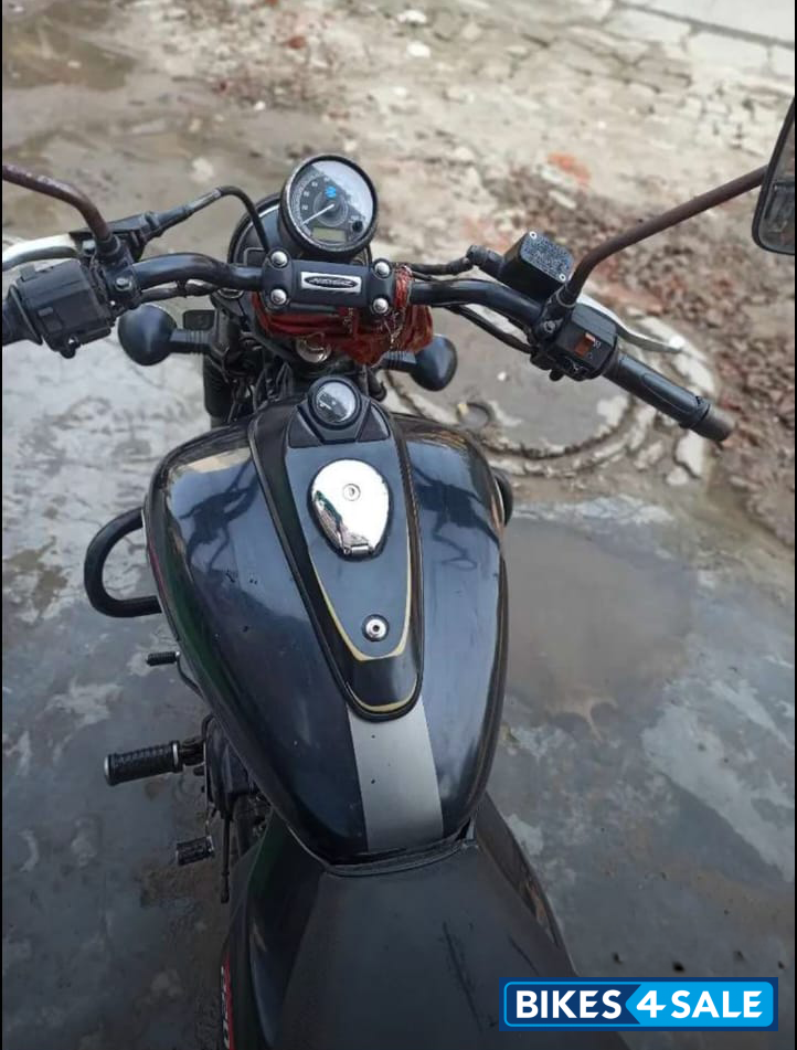Black Bajaj Avenger Street 220