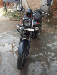 Black Bajaj Avenger Street 220