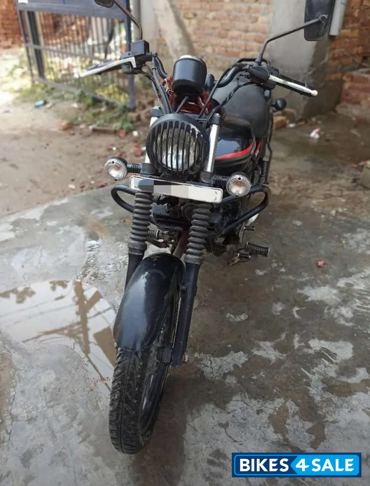 Black Bajaj Avenger Street 220