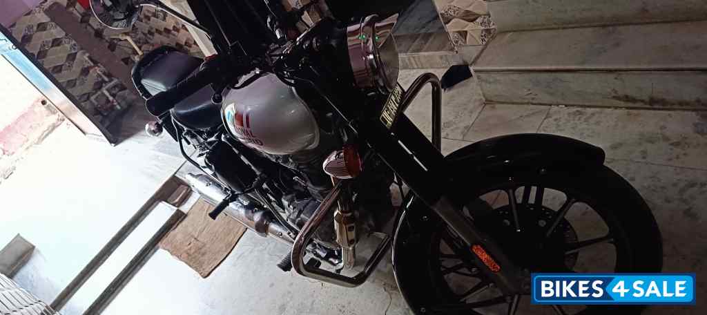 Silver Royal Enfield Classic 350 Dual Channel BS6