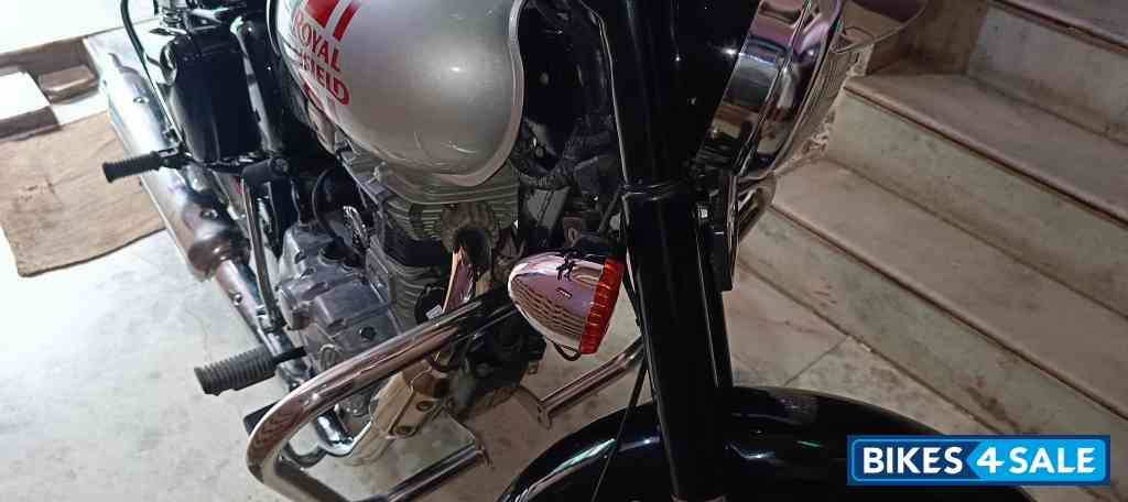Silver Royal Enfield Classic 350 Dual Channel BS6