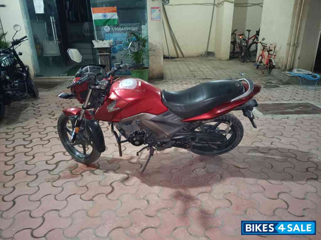 Red Honda CB Unicorn 160