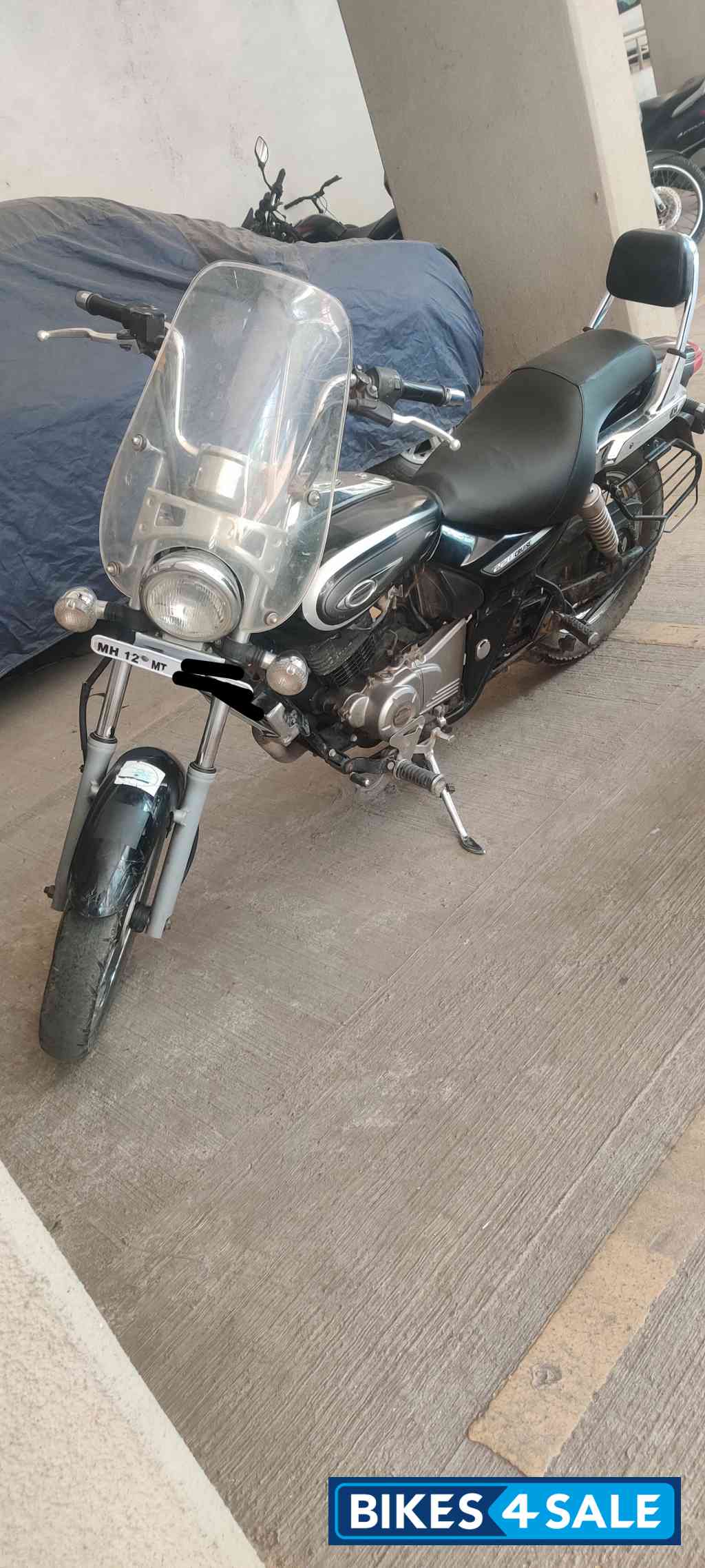 Black Bajaj Avenger Cruise 220