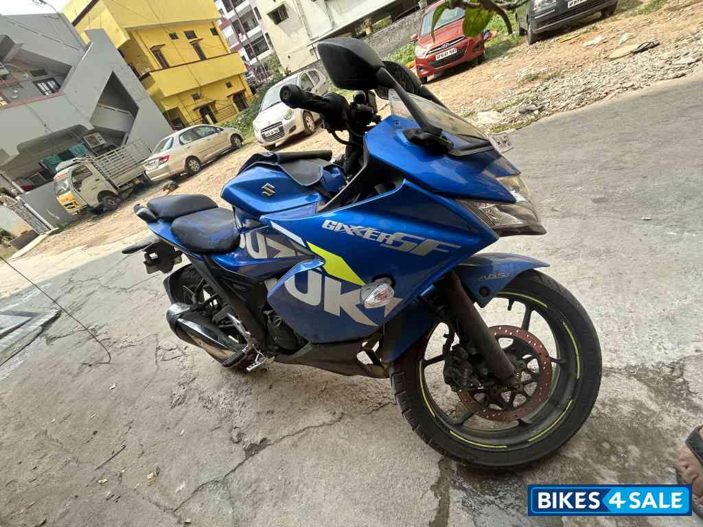 Blue Suzuki Gixxer SF SP