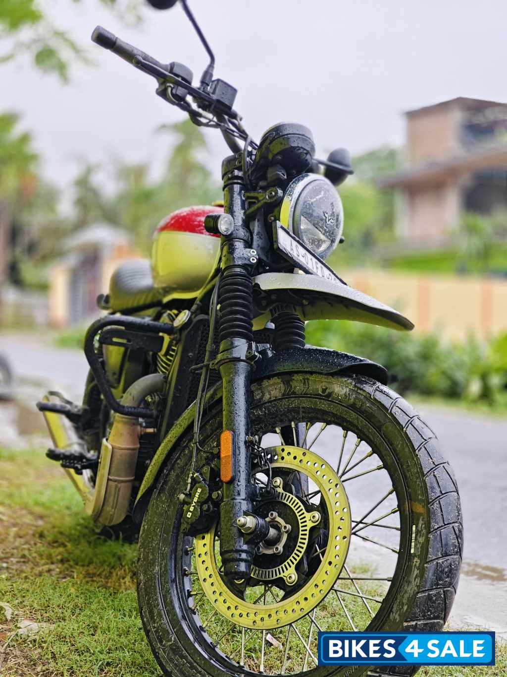 Yezdi Scrambler Dual Tone