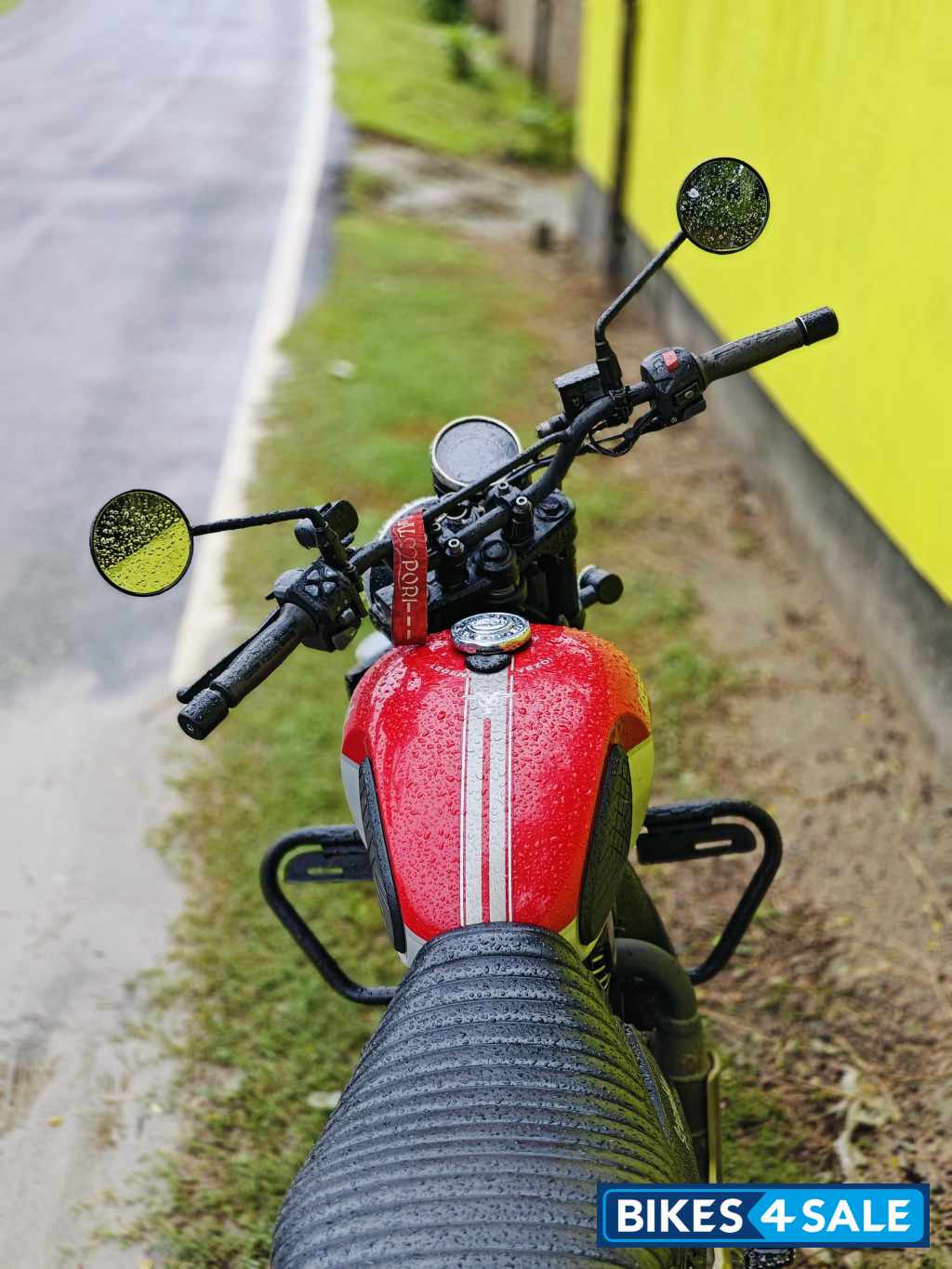 Yezdi Scrambler Dual Tone