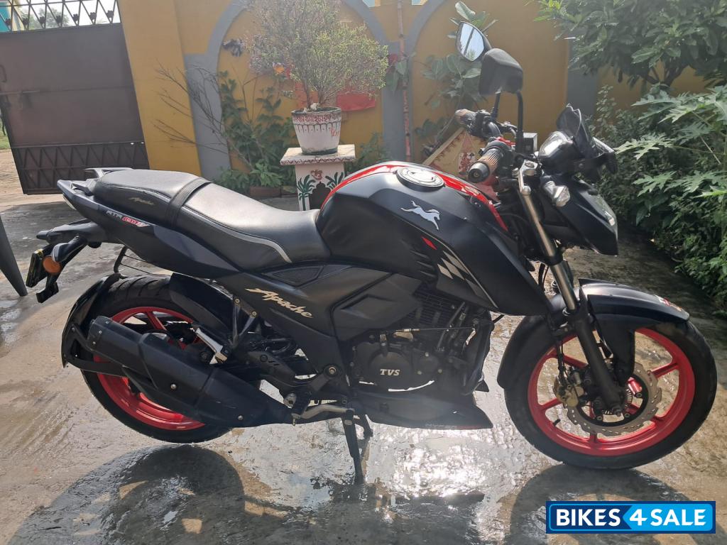 Black With Red Alloy TVS Apache RTR 160 4V Special Edition
