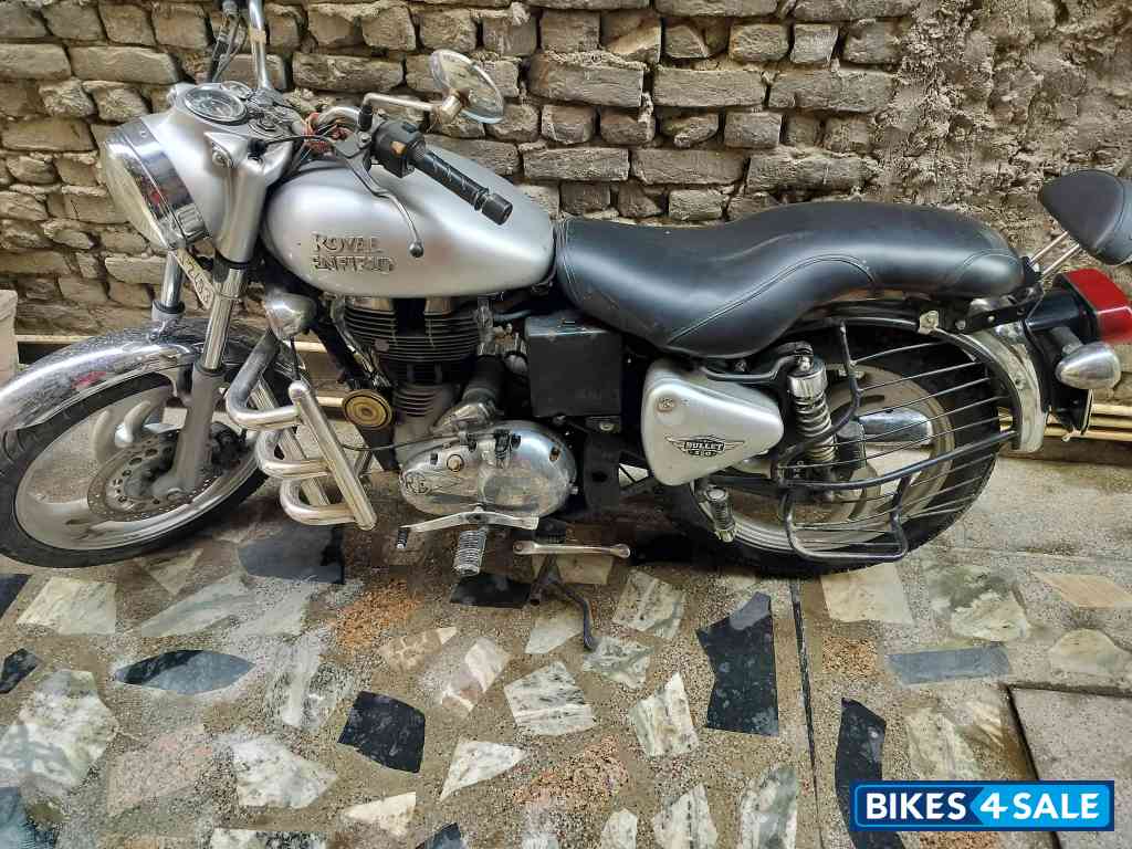 Silver Royal Enfield Bullet Electra Twinspark