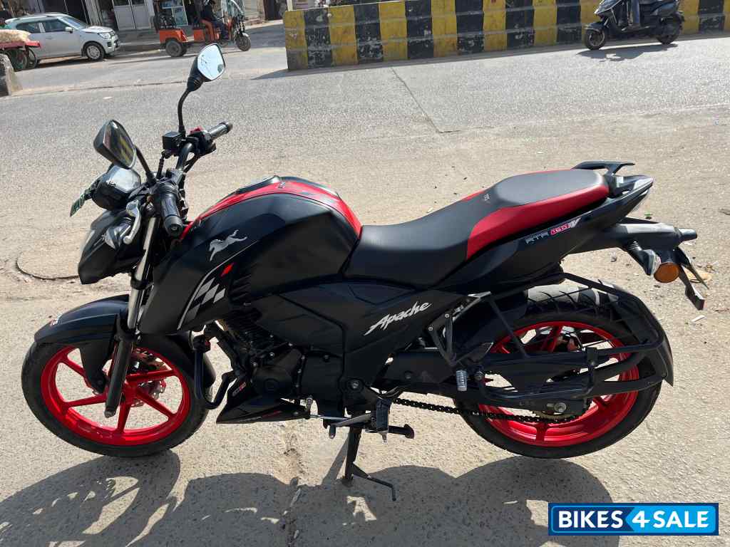 Matte Black TVS Apache RTR 160 4V Special Edition