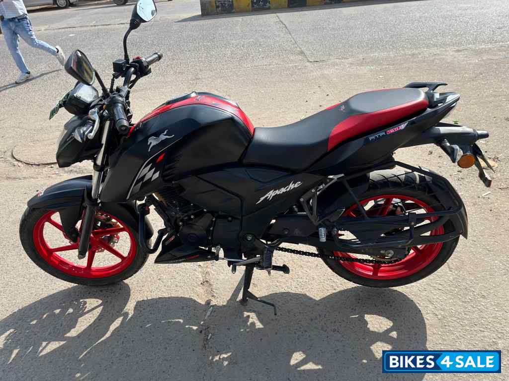 Matte Black TVS Apache RTR 160 4V Special Edition
