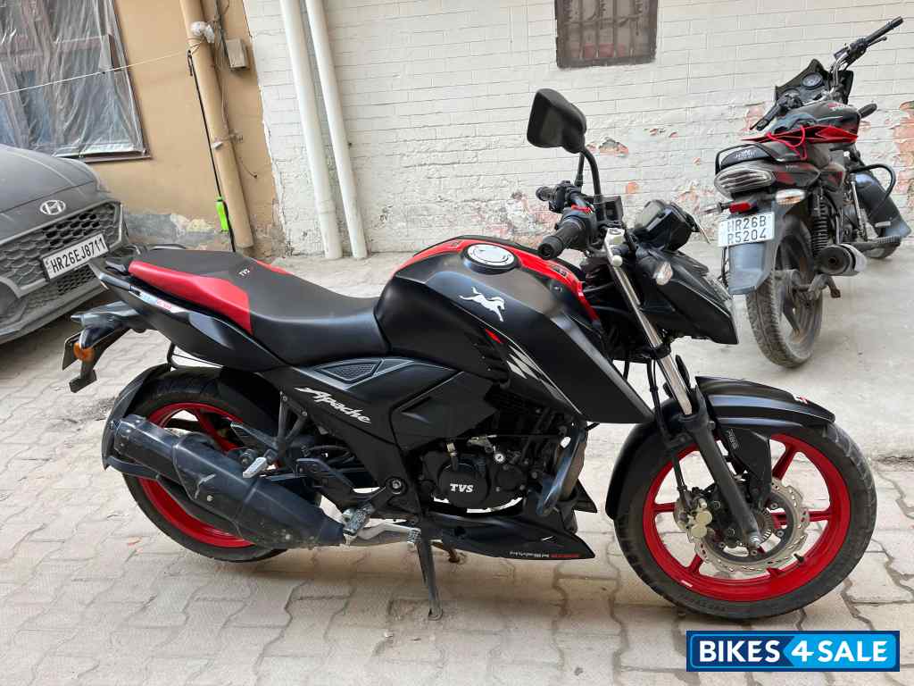 Matte Black TVS Apache RTR 160 4V Special Edition