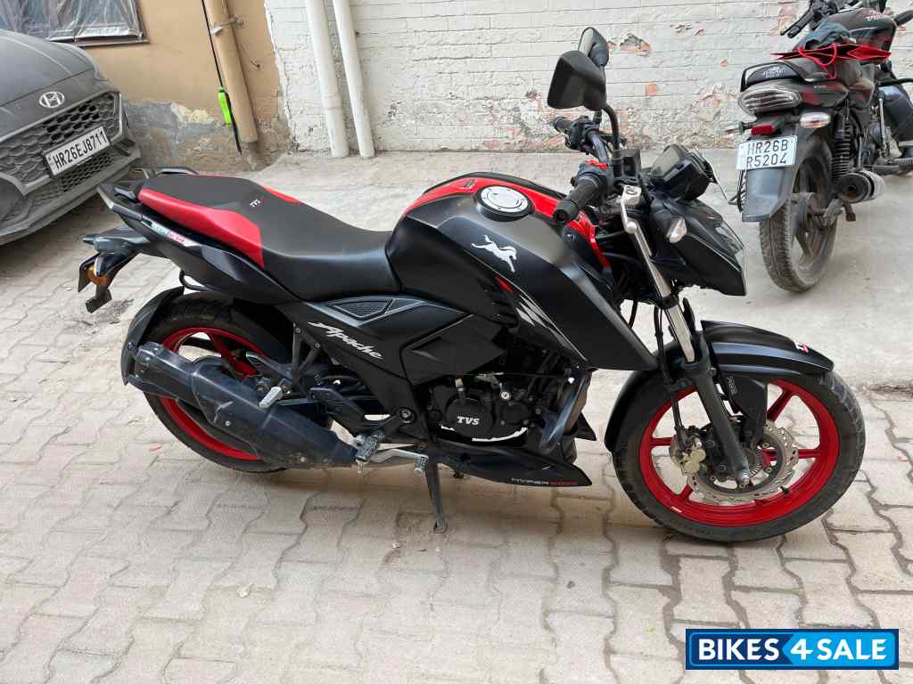 Matte Black TVS Apache RTR 160 4V Special Edition