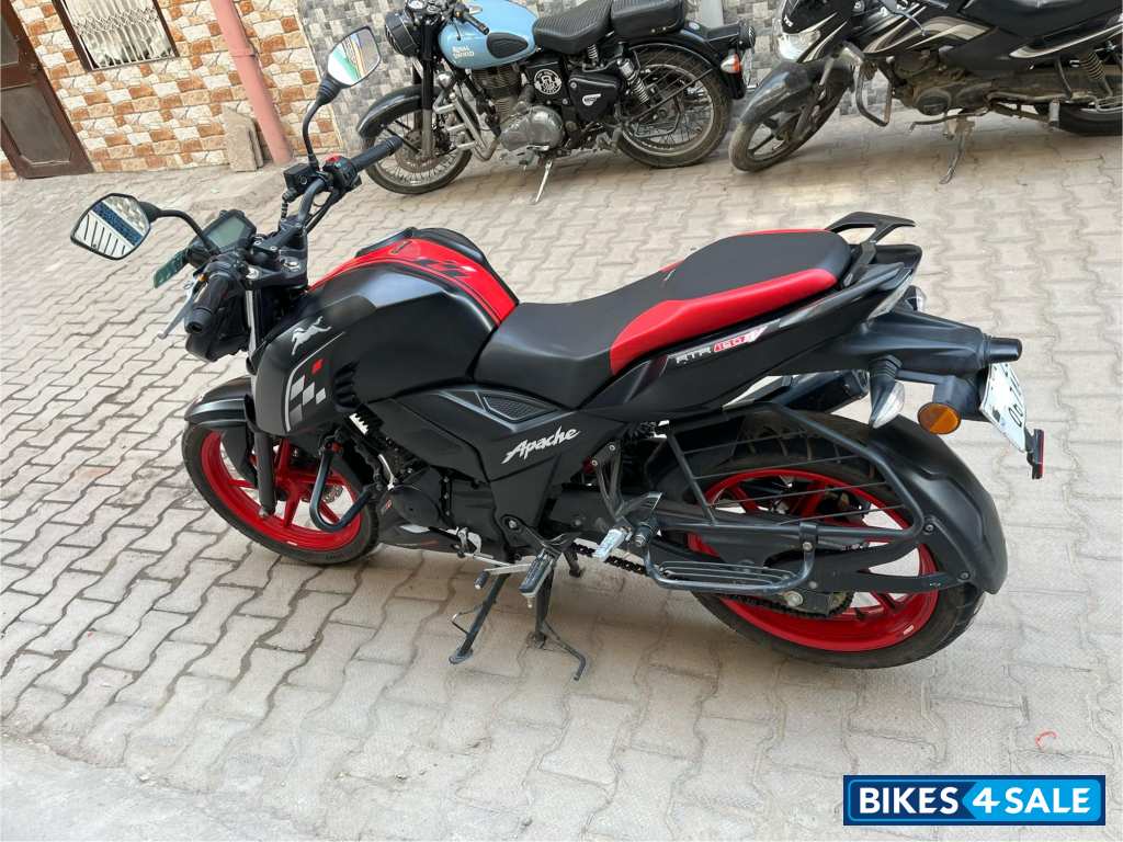 Matte Black TVS Apache RTR 160 4V Special Edition