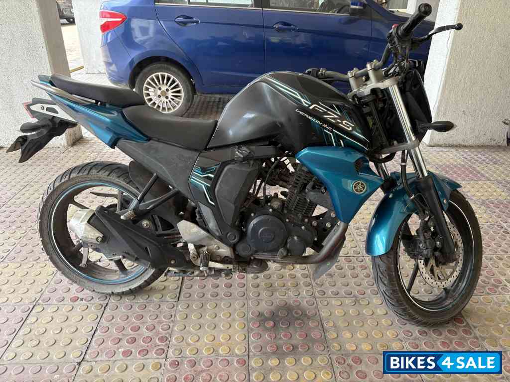 Black And Blue Yamaha FZ-S FI V2