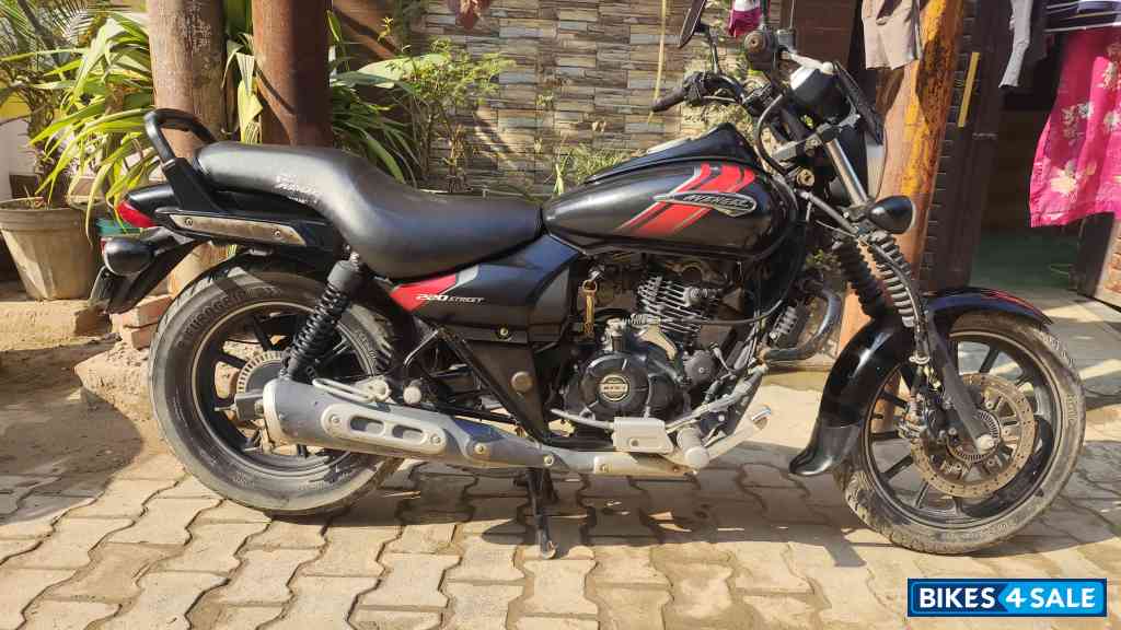 Bajaj Avenger Street 220