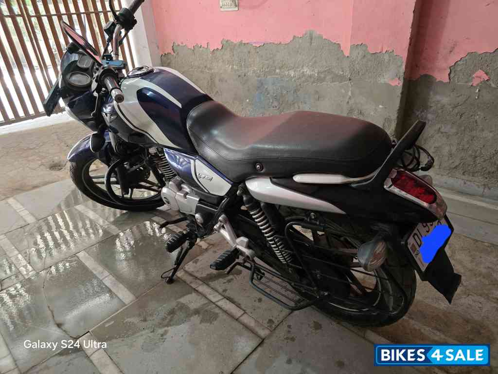 Bajaj V15
