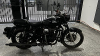 Stealth Black Royal Enfield Classic Stealth Black