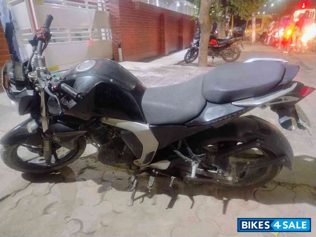 Yamaha FZ FI V2