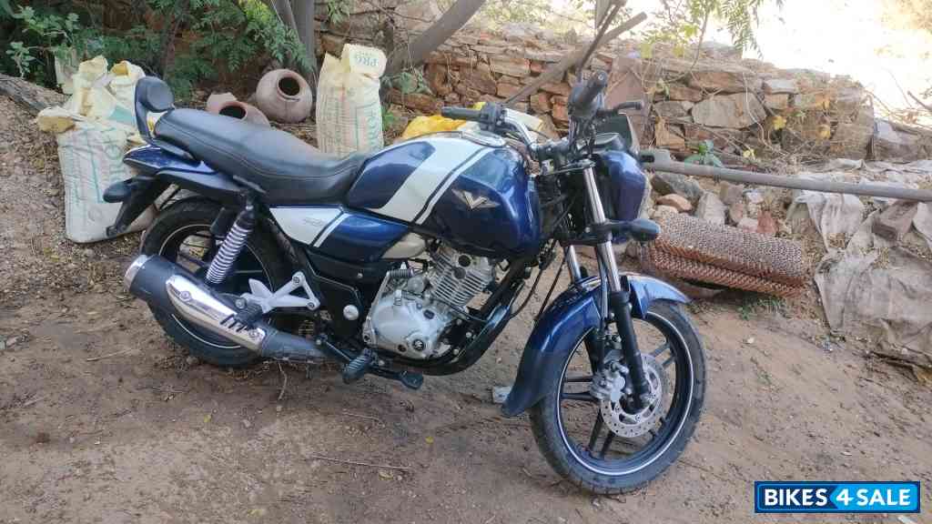 Bajaj V15