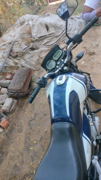 Bajaj V15