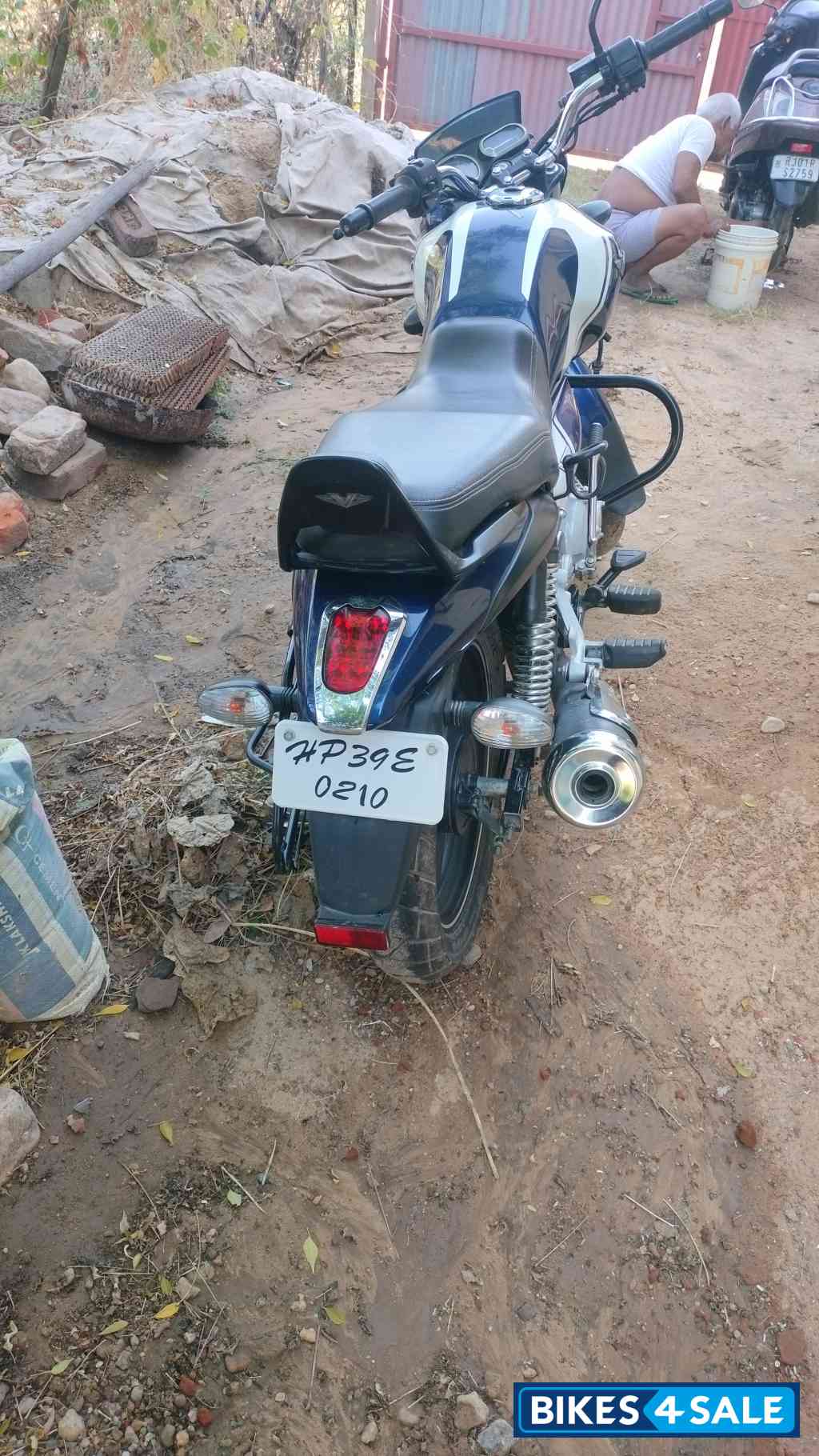 Bajaj V15