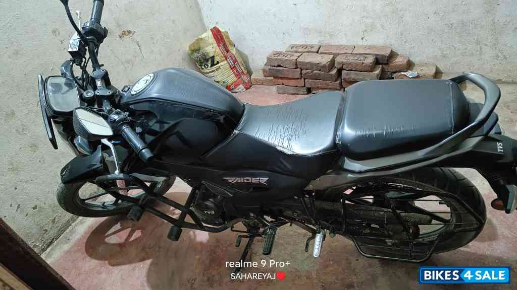 Black TVS Raider SX