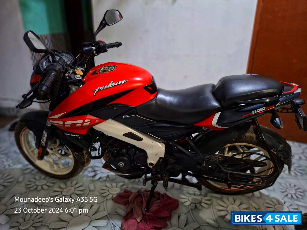 Red Bajaj Pulsar NS 200 BS6