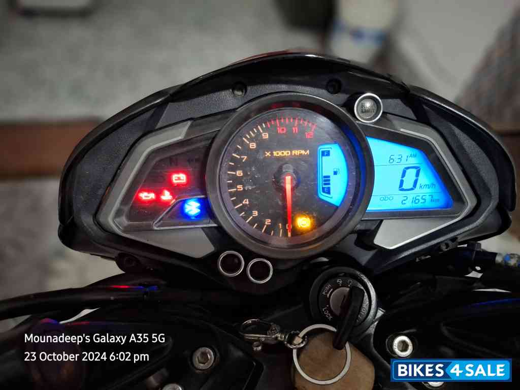 Red Bajaj Pulsar NS 200 BS6