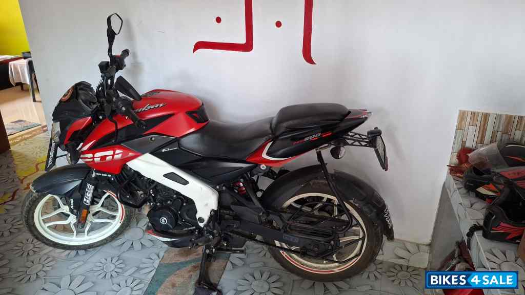Red Bajaj Pulsar NS 200 BS6