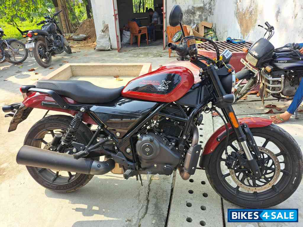 Red & Black Harley Davidson X440 Vivid