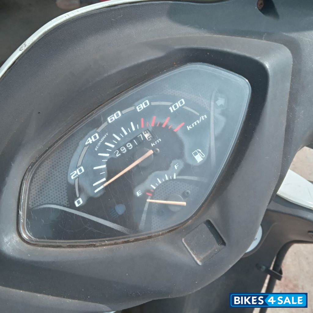 White Honda Activa 3G