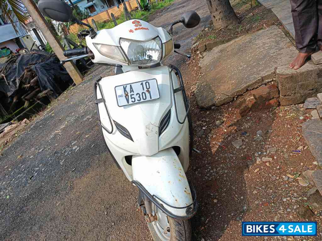 White Honda Activa 3G